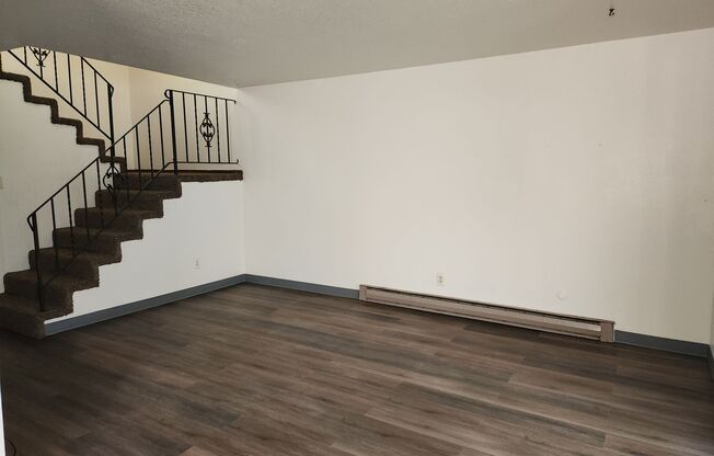 2 beds, 1.5 baths, 1,020 sqft, $1,300, Unit #E