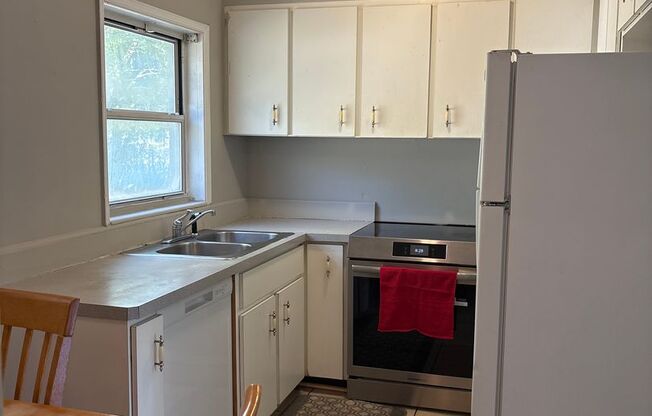 Charming 2 Bedroom Home on a Spacious Corner Lot — Orlando, FL