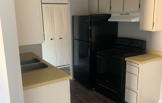 1 bed, 1 bath, 800 sqft, $985, Unit 845-205