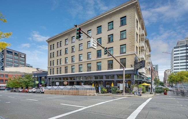 Studio, 1 bath, 375 sqft, $905, Unit 418