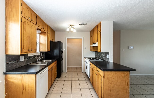 3 beds, 1 bath, $1,150