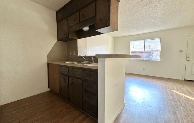 1 bed, 1 bath, 406 sqft, $650, Unit APT B