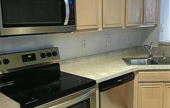 8609 HUNTERS TRCE LN