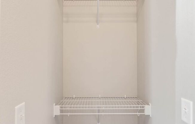 Studio, 1 bath, 639 sqft, $975, Unit 305