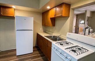 3 bed 1.5 bath - new flooring, new appliances