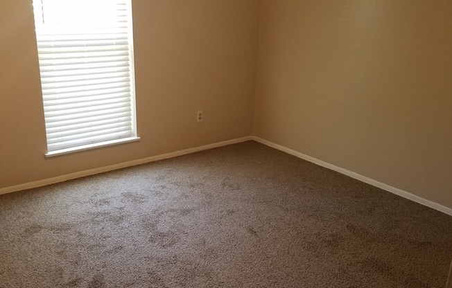 3 beds, 1 bath, $1,200