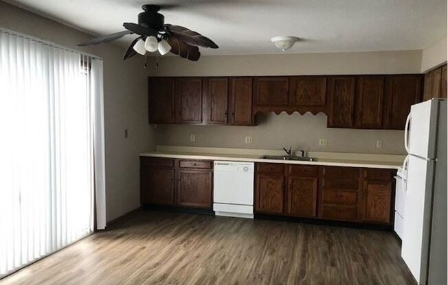 2 beds, 1.5 baths, 1,000 sqft, $1,000, Unit 410