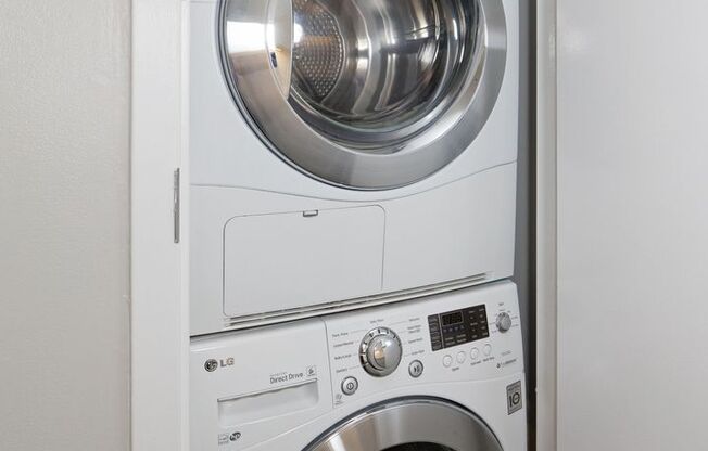 2 beds, 2 baths, 920 sqft, $3,345, Unit 503