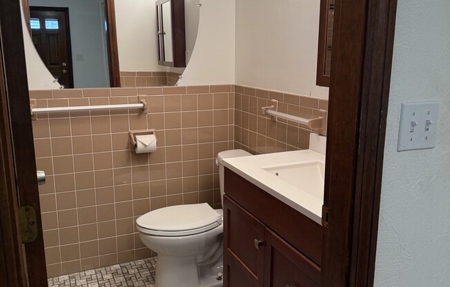 2 beds, 1 bath, $2,650, Unit 4
