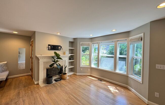 Stylish 3BR Queen Anne Townhome