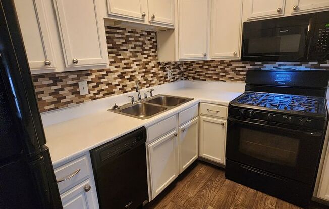 2 beds, 1 bath, 775 sqft, $1,299, Unit 1A