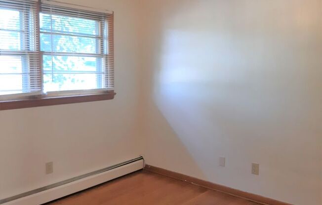 2 beds, 1 bath, 903 sqft, $1,240, Unit C-2