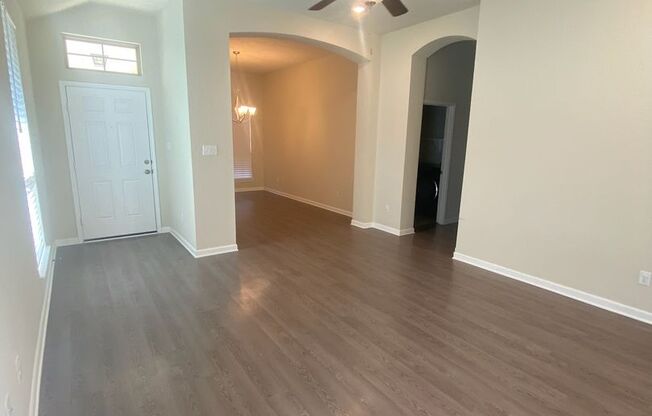 Beautiful 3 bed/2 bath Available for March 2025 Move In!