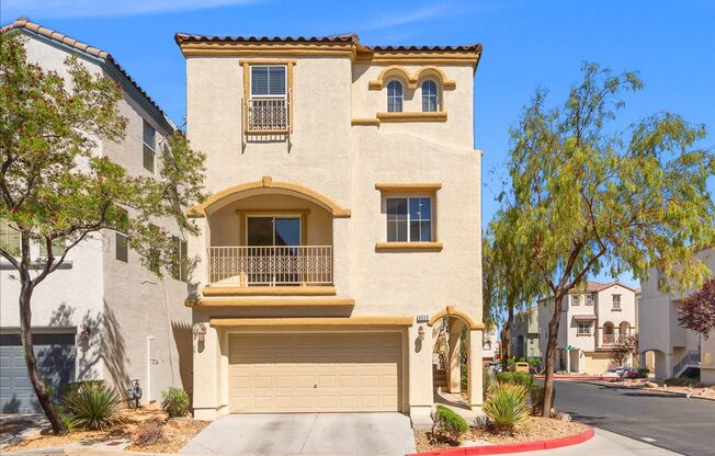 Spacious 3-Story Plus Loft Bedroom, New Floors, New paint, No Carpet