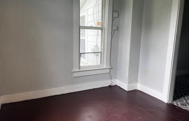 3 beds, 1 bath, $950