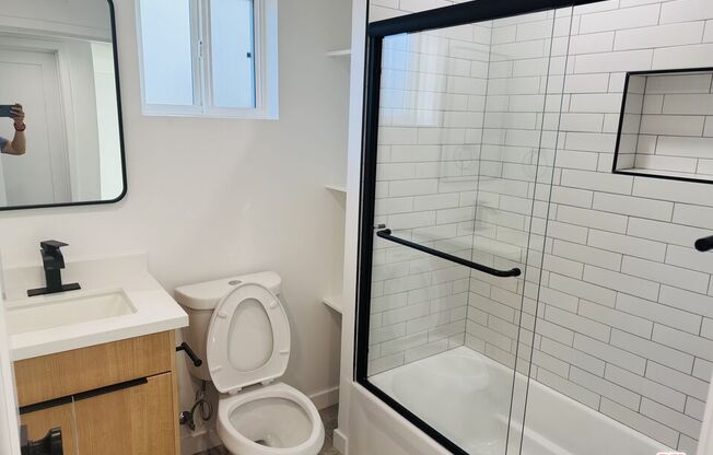 231 W 85 ST