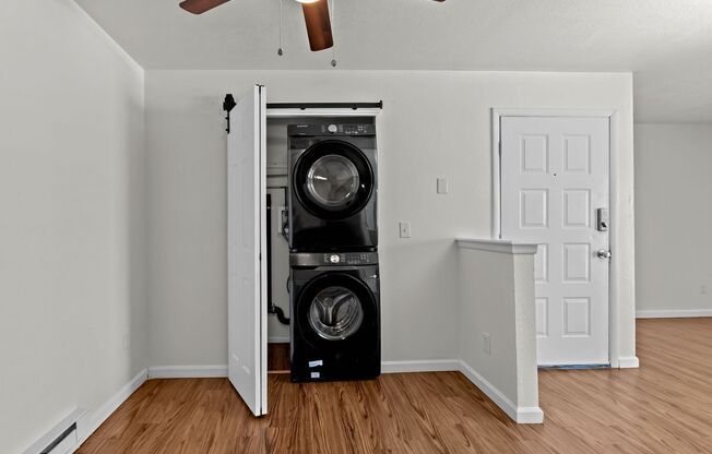 Bright 2 Bedroom Apartment – Prime Location!
