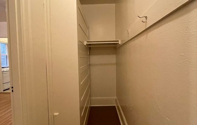 Studio, 1 bath, 350 sqft, $995, Unit 306