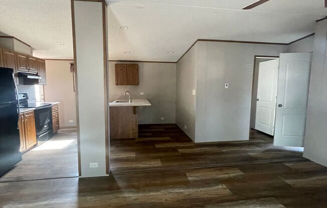 2 beds, 2 baths, $850, Unit B-01