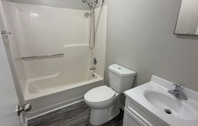 2 beds, 1 bath, 800 sqft, $1,025, Unit 498-B