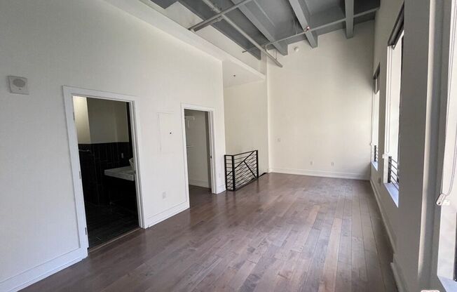 1 bed, 1.5 baths, 1,024 sqft, $3,542, Unit 304