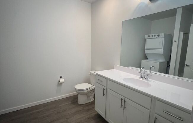 Studio, 1 bath, 700 sqft, $1,200, Unit Apt 211