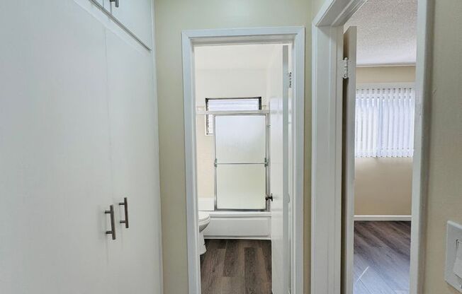 492-1230 N. MANSFIELD AVE.