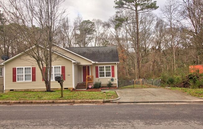 Fantastic 4 bedroom home in South Durham right off S. Roxboro:  Available August 10th