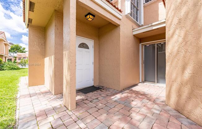 19160 NORTHWEST 82 CIR CT