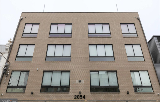 2054 N 2 ST
