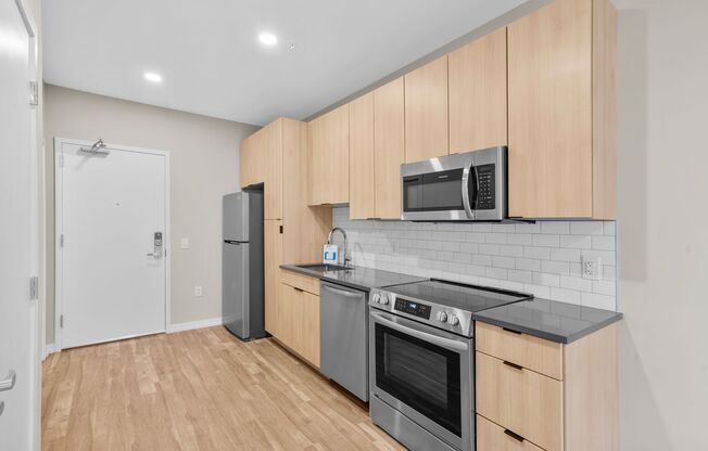 Studio, 1 bath, 548 sqft, $1,940, Unit 608