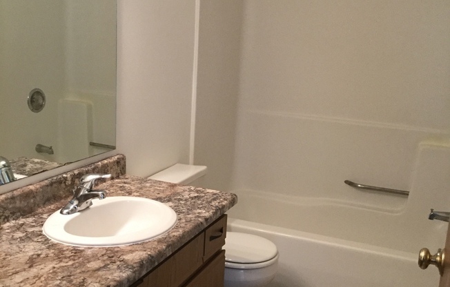 2 beds, 1 bath, 950 sqft, $1,775, Unit 7610RB
