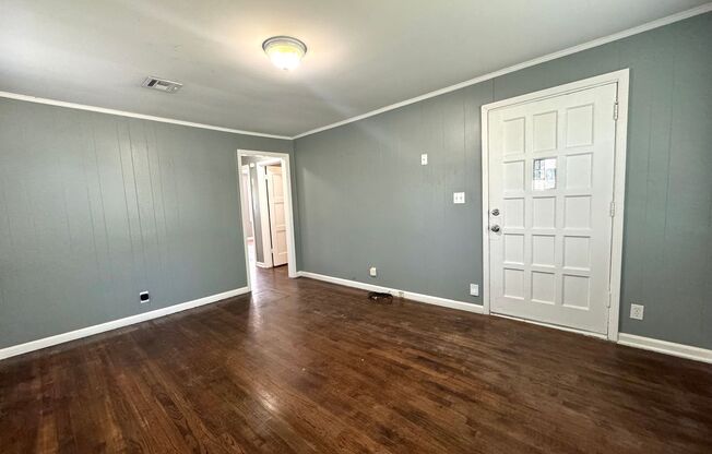 Cozy 2-bedroom 1-bathroom duplex Located in Tulsa!