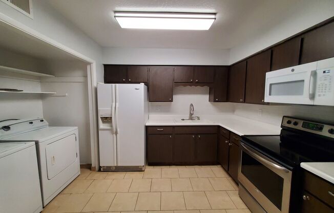 2 beds, 1 bath, $1,550, Unit 05