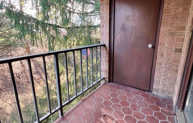 2 beds, 1 bath, $1,900