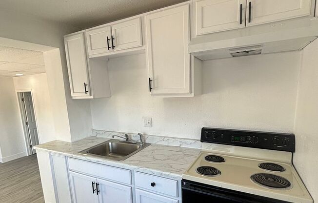 2 beds, 1 bath, $2,599, Unit Unit Three