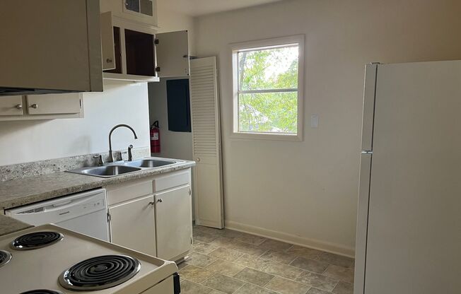 2 Bedroom - 5 Points area within walking distance to UGA