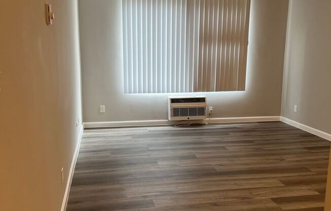 1 bed, 1 bath, 541 sqft, $1,595, Unit 1948-215