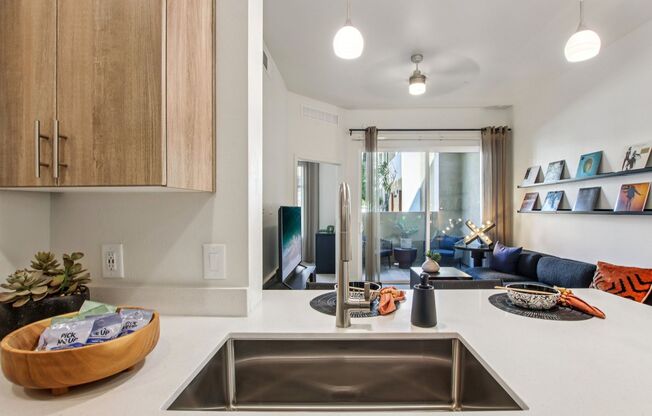 1 bed, 1 bath, 582 sqft, $1,640