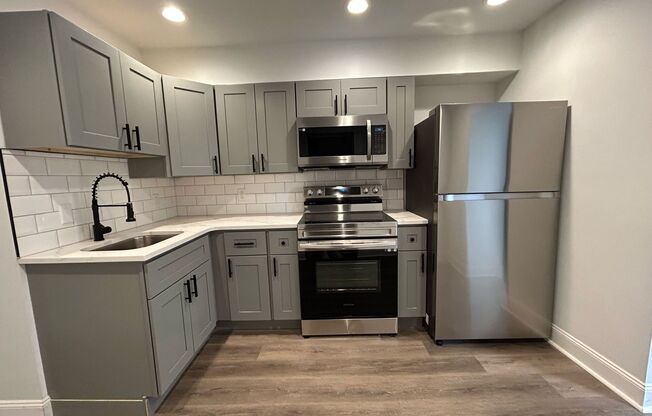 818 East Locust Avenue - 818 E Locust Ave