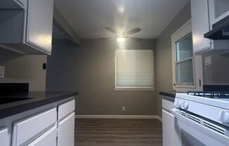 2 beds, 1 bath, 800 sqft, $2,975