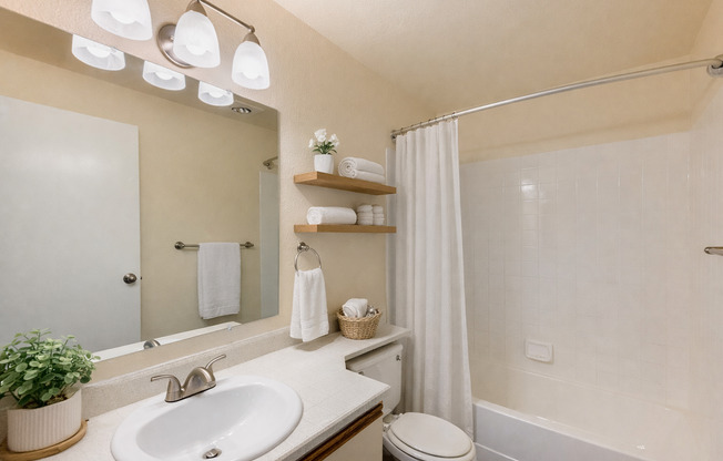 2 beds, 2 baths, 912 sqft, $1,995