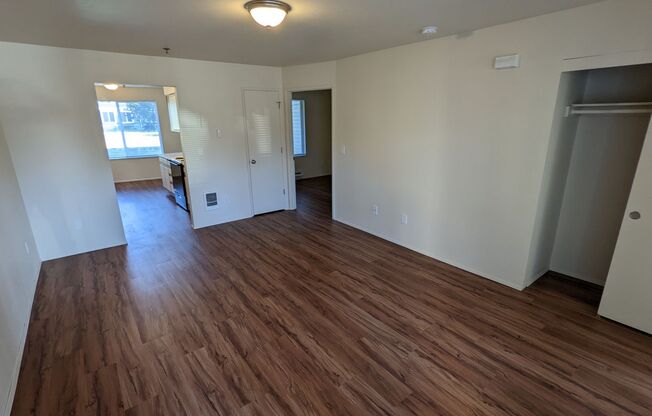 2 beds, 1 bath, 800 sqft, $1,445, Unit 03