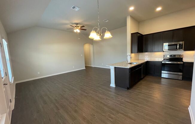 Luxury 3/2 Duplex in Seguin, Texas (Navarro ISD)