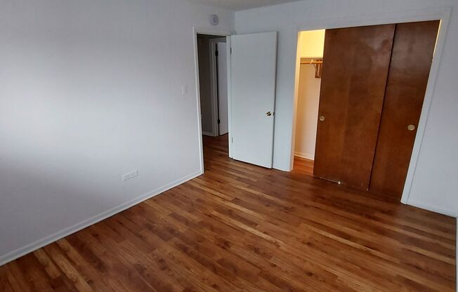 2 beds, 1 bath, 920 sqft, $1,365, Unit IS D2