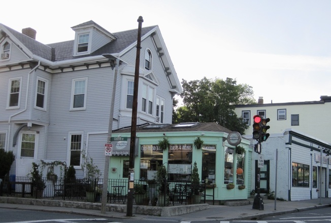 Juicygreens Cafe on Custer Street and South Street