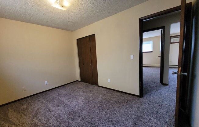 2 beds, 1 bath, $695, Unit 02