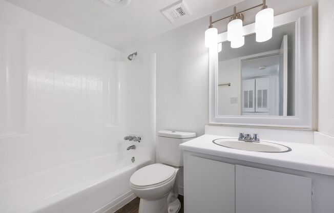 2 beds, 1 bath, 780 sqft, $1,149, Unit 11502
