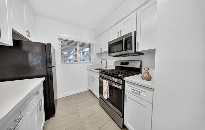 2 beds, 2 baths, $2,800, Unit 017#201