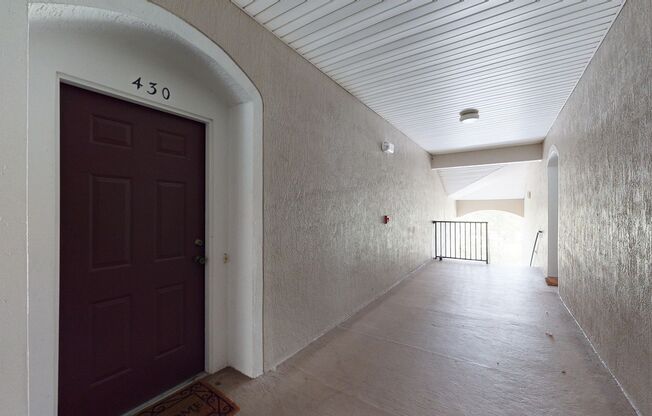 Lovely 3-bedroom, 2-bathroom condo available for rent in Overlook.